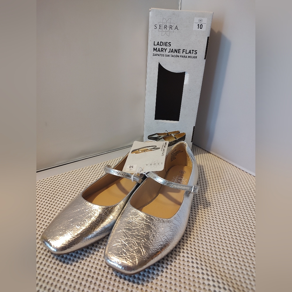 Serra Women's Size 10 Mary Jane Flats Silver w/Adjustable Buckle NWT